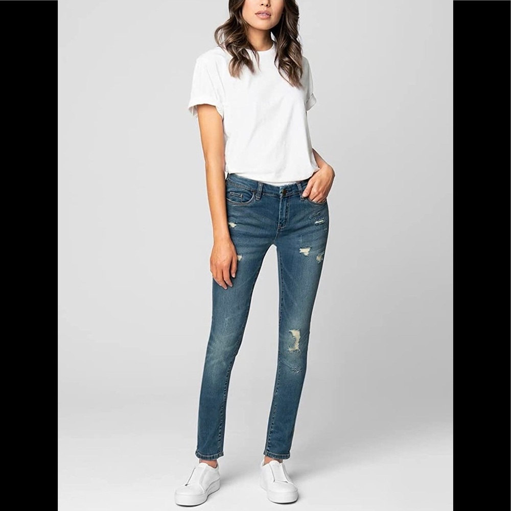 • [BLANKNYC] • Stretchy Classique Distressed Denim Jeans • 25 • Retail $128